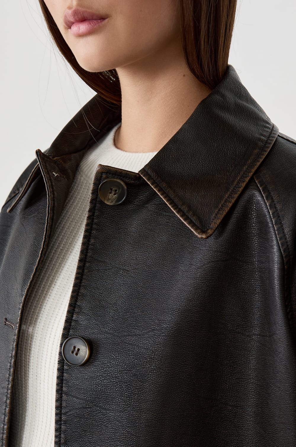 Veste courte effet cuir;${refinementColor}