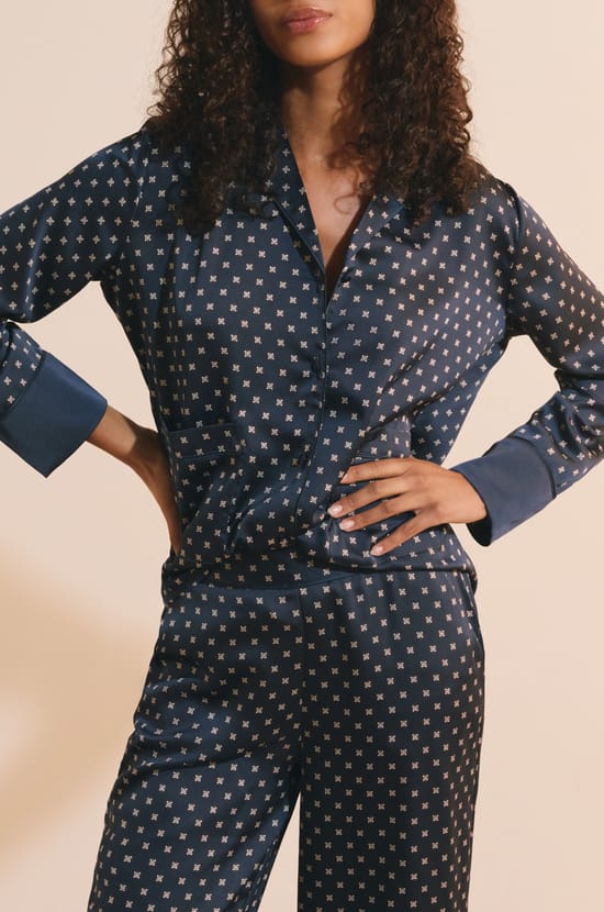 Chemise de pyjama satin&eacute;e &agrave; pois;${refinementColor}