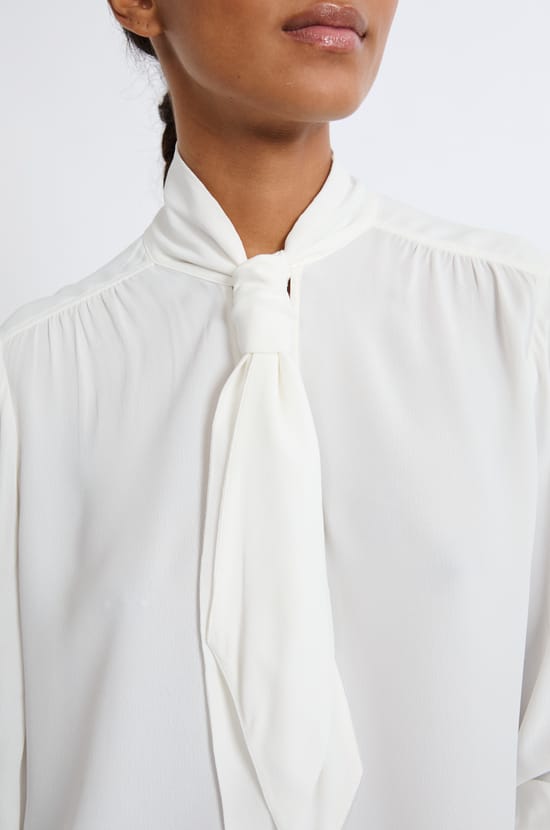Chemise avec col cravate;${refinementColor}