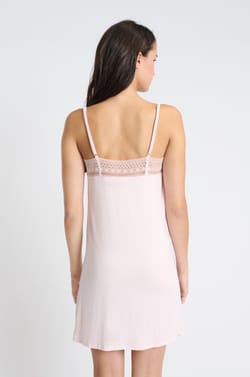 Nuisette d&eacute;collet&eacute; dentelle;${refinementColor}