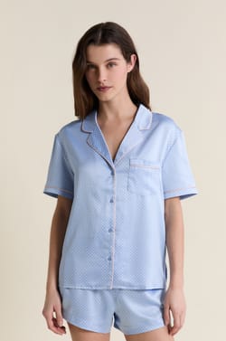 Chemise de pyjama satin&eacute;e &agrave; pois;${refinementColor}