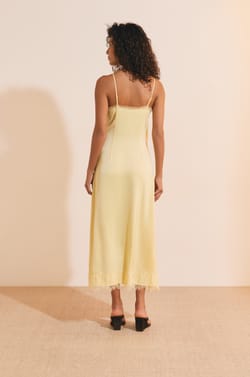 Robe longue &agrave; bretelles avec d&eacute;tails dentelle;${refinementColor}
