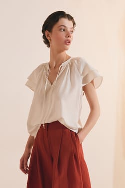 Top manches courtes bouffantes &agrave; nouer;${refinementColor}