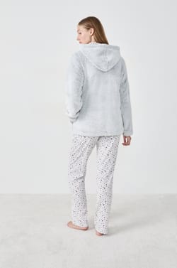 Pijama de 3 piezas;${refinementColor}