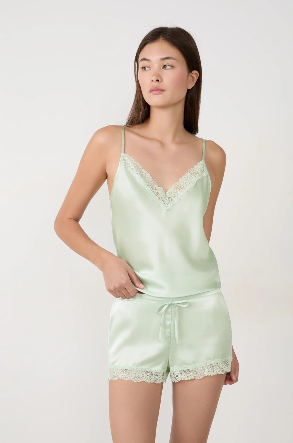 Short de seda con detalle de encaje;${refinementColor}