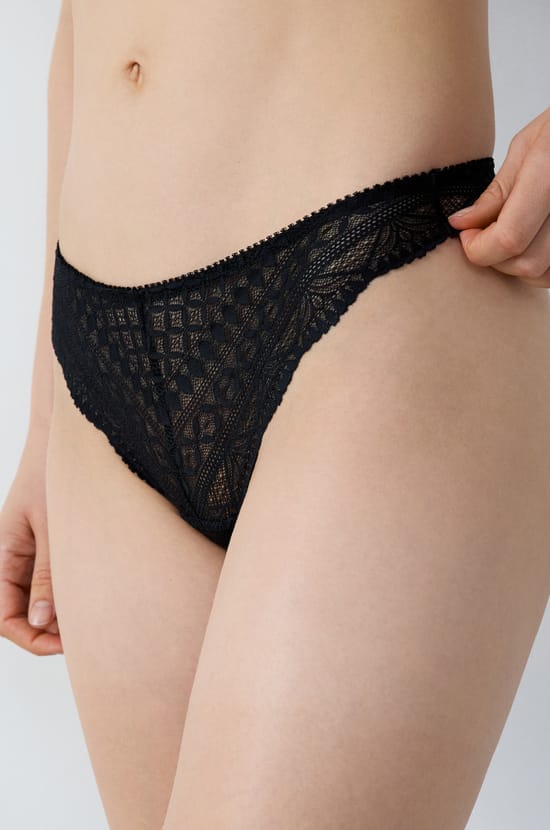 Tanga aus Spitze;${refinementColor}