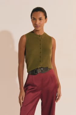 Cardigan sans manches;${refinementColor}