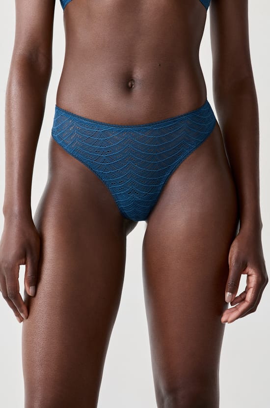 Tanga en dentelle;${refinementColor}