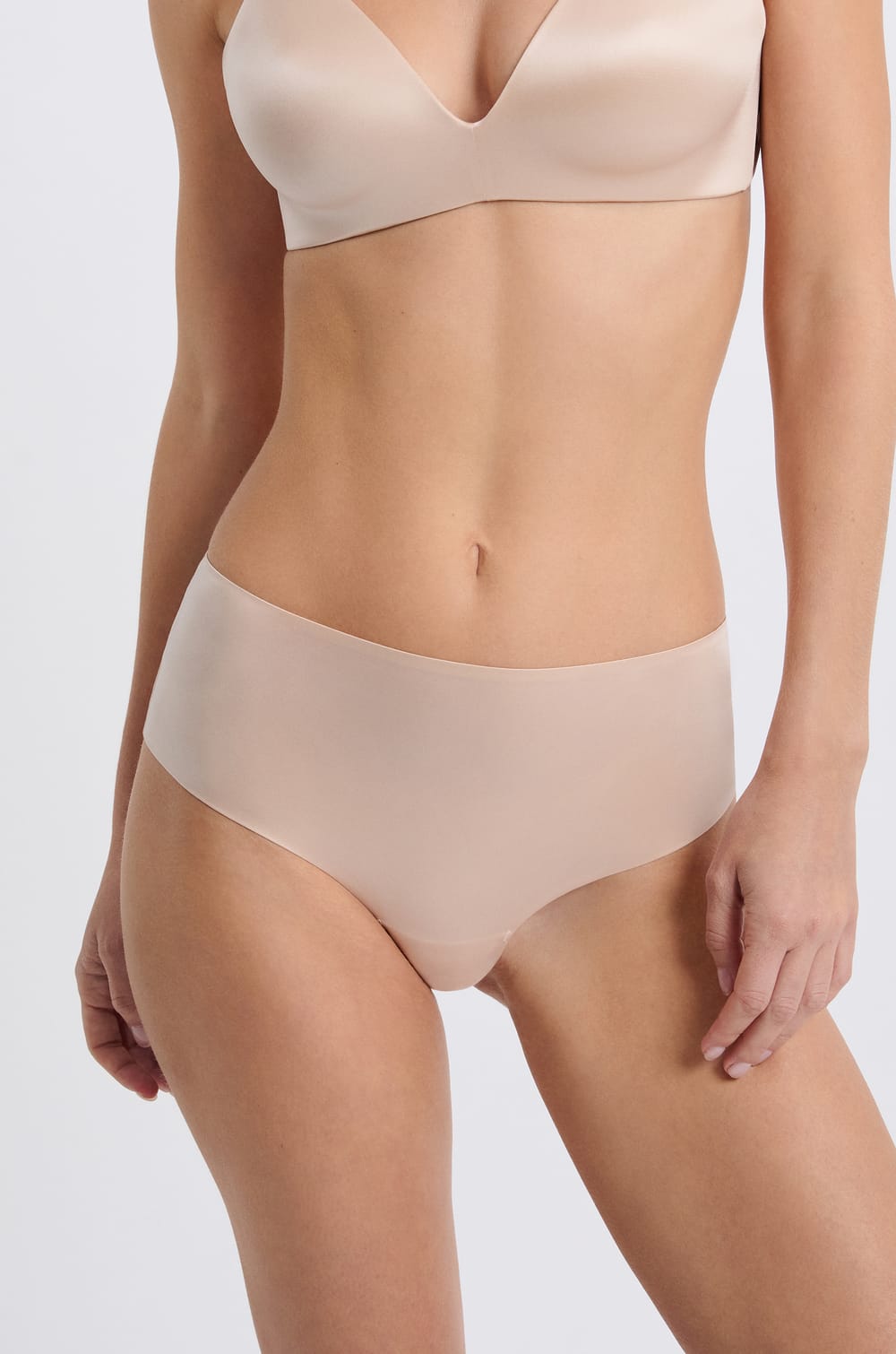 Shorty en microfibre satinée;${refinementColor}