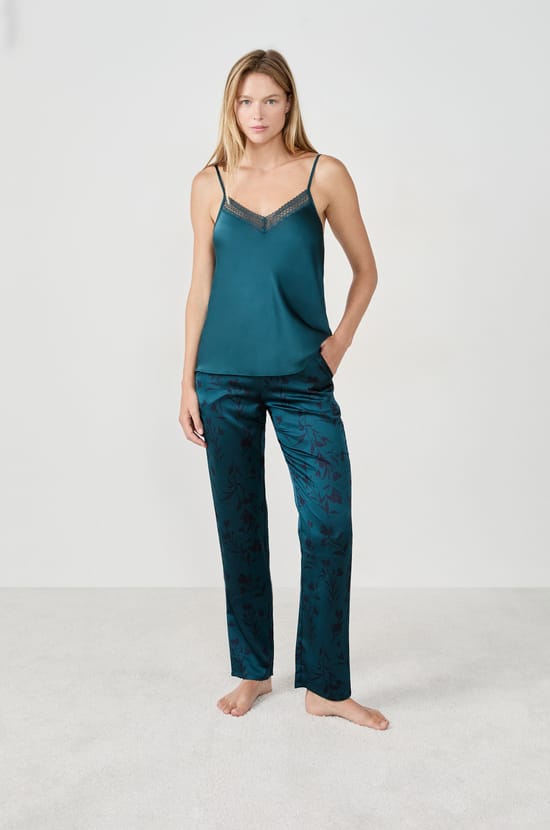 Ensemble de pyjama 3 pièces satiné;${refinementColor}