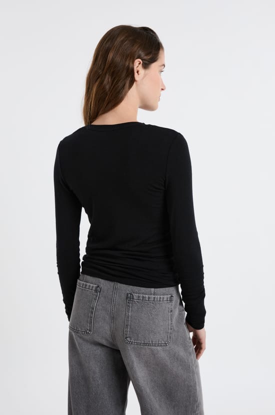 Long-sleeved round neck t-shirt with wool;${refinementColor}