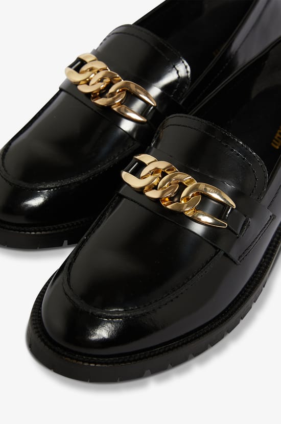 Mocassin en cuir;${refinementColor}