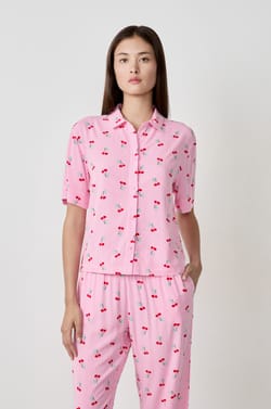 Chemise de pyjama &agrave; imprim&eacute;s cerises;${refinementColor}