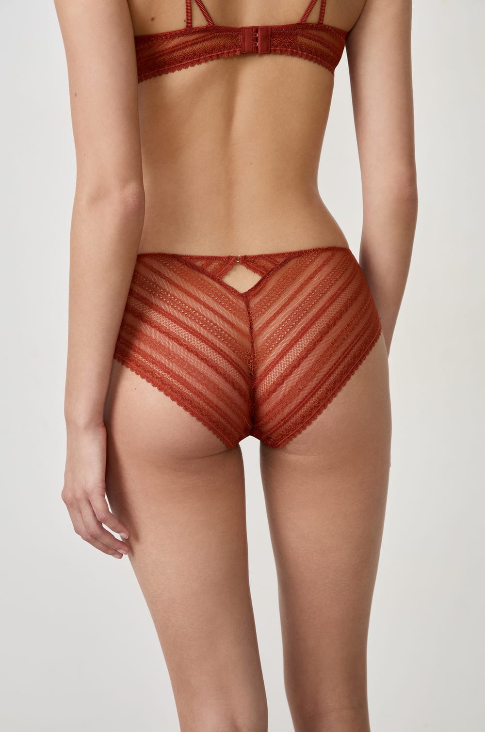 Shorty en dentelle;${refinementColor}