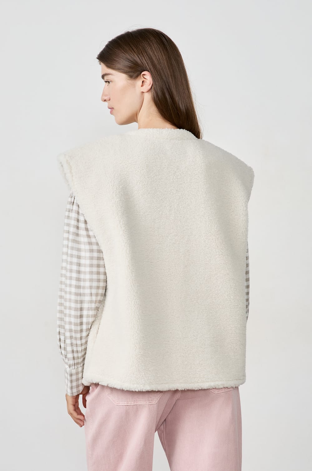 Veste sans manches en fausse fourrure;${refinementColor}