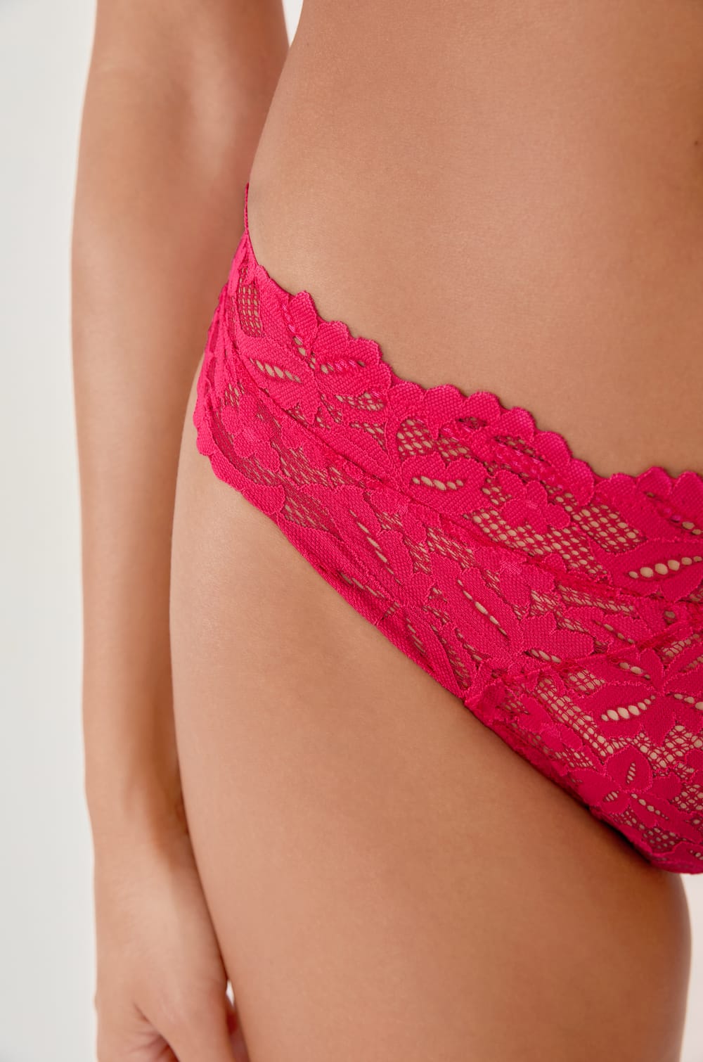 Lace Brief;${refinementColor}