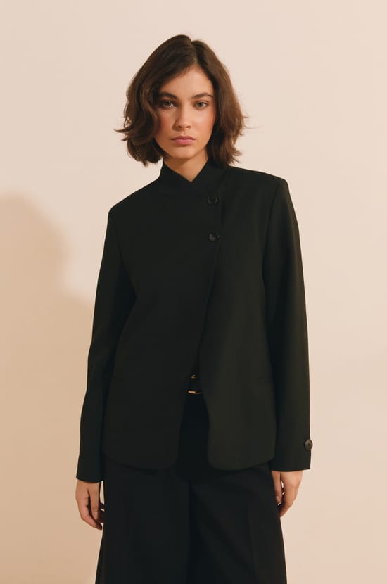 Veste courte &agrave; col montant asym&eacute;trique;${refinementColor}