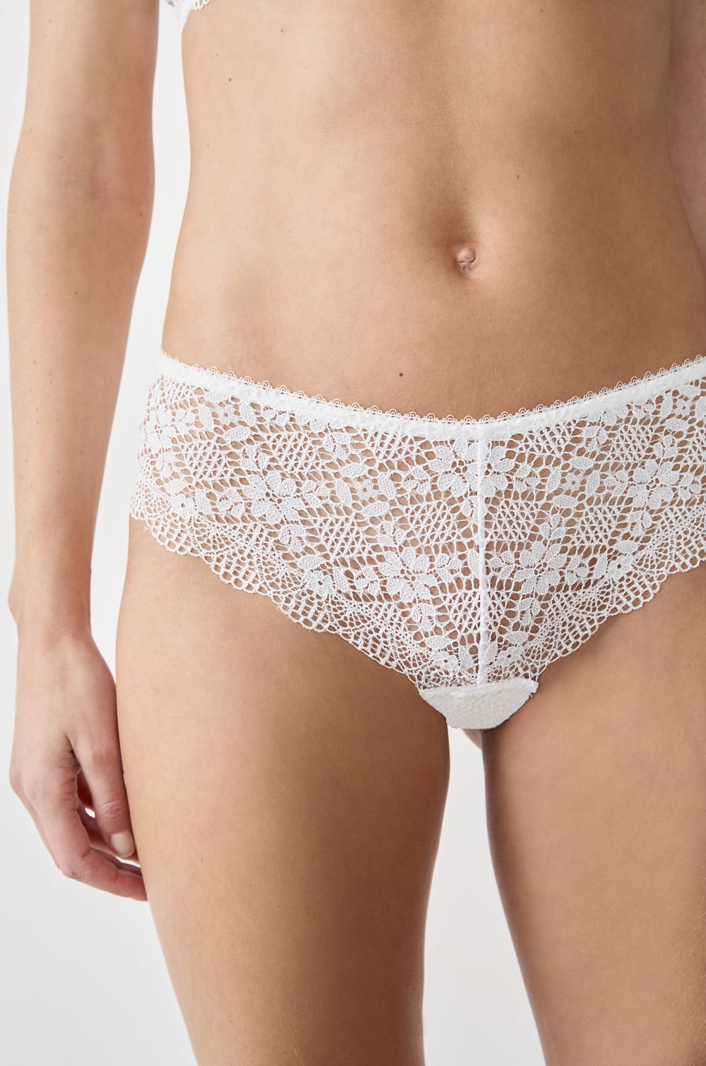 Shorty en dentelle;${refinementColor}