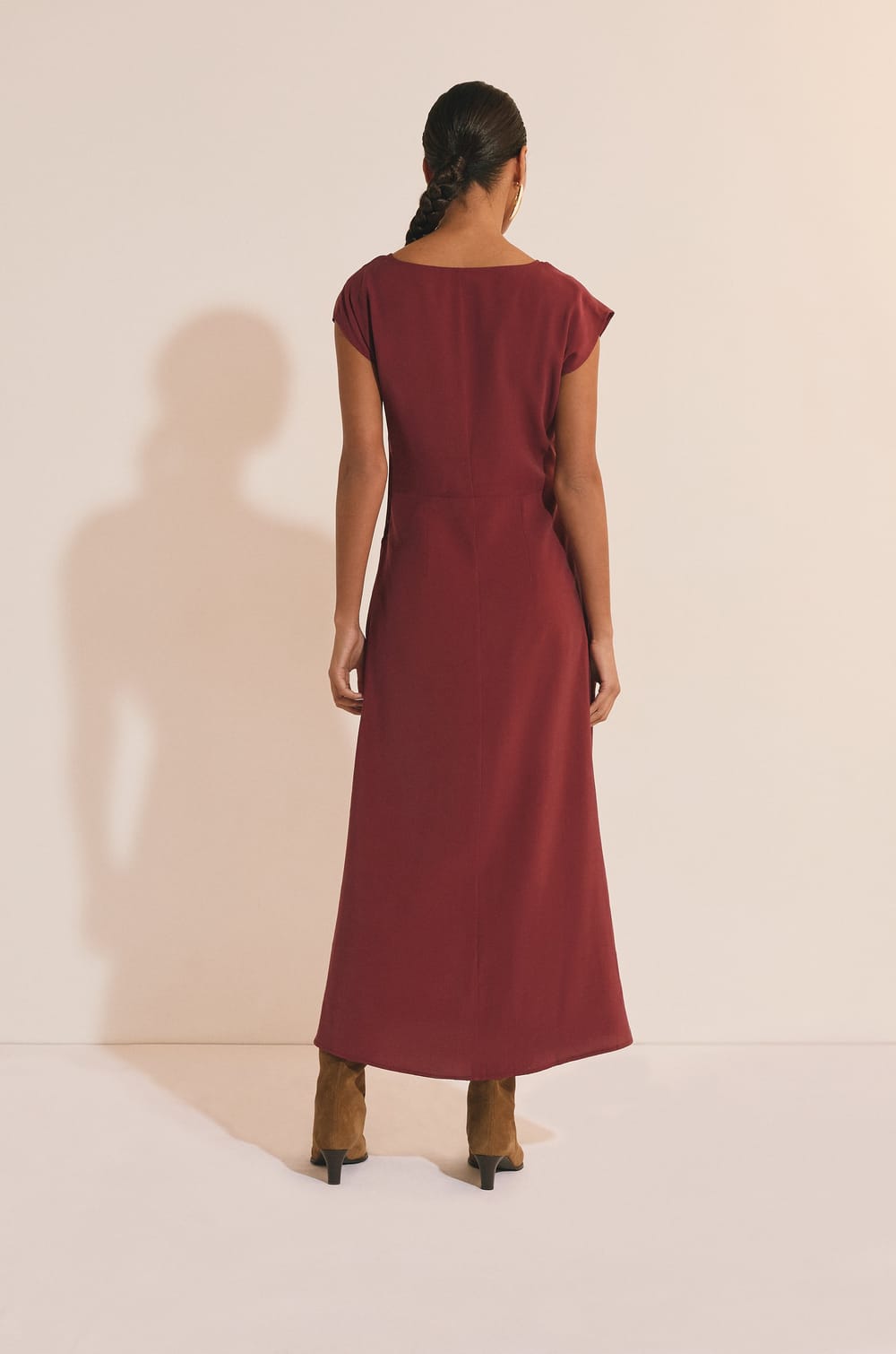 Robe longue &agrave; col benitier;${refinementColor}