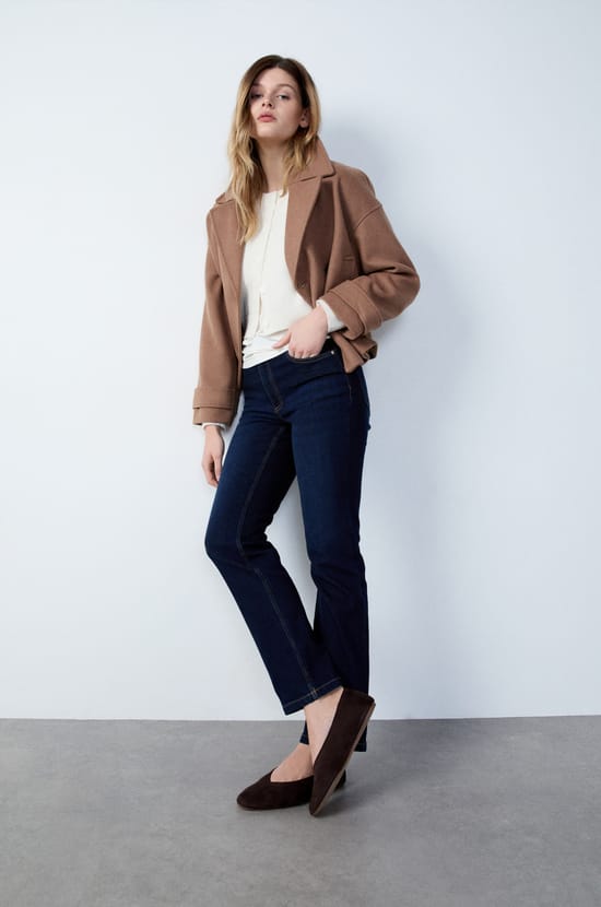 Straight Cut Jeans;${refinementColor}