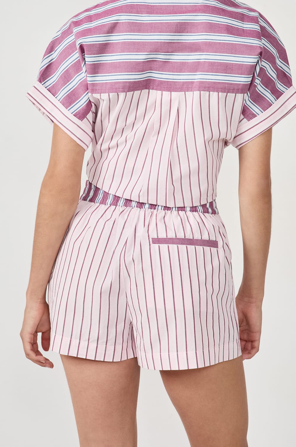Pantal&oacute;n cortos de pijama a rayas;${refinementColor}