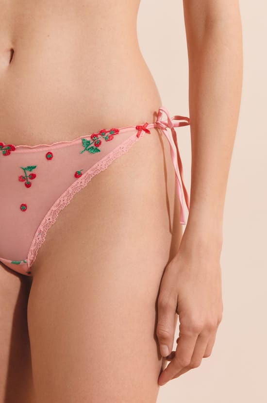 Briefs with tomato and bow embroidery;${refinementColor}