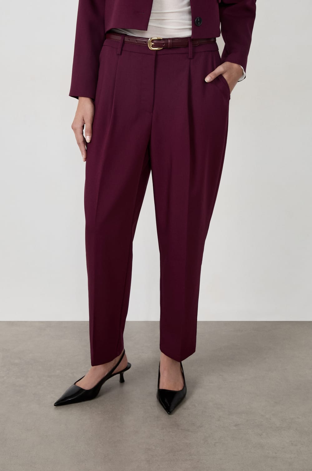Pantalon coupe carotte;${refinementColor}