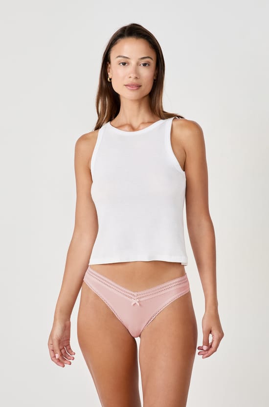 Tanga V-shape de microfibra y encaje;${refinementColor}