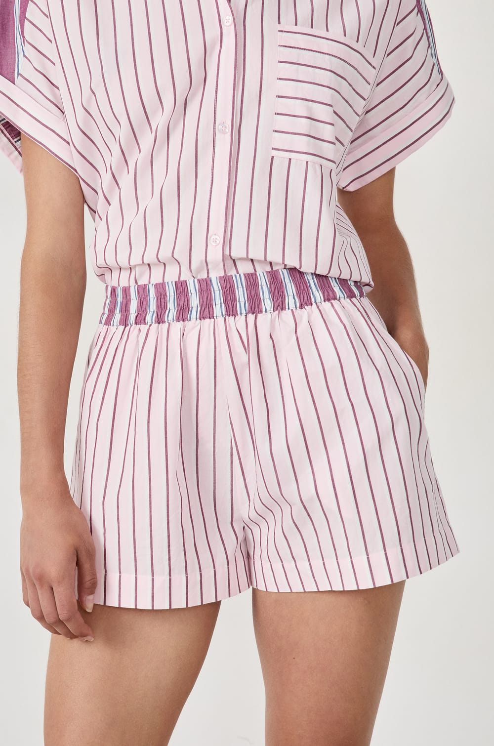 Short de pyjama à rayures;${refinementColor}