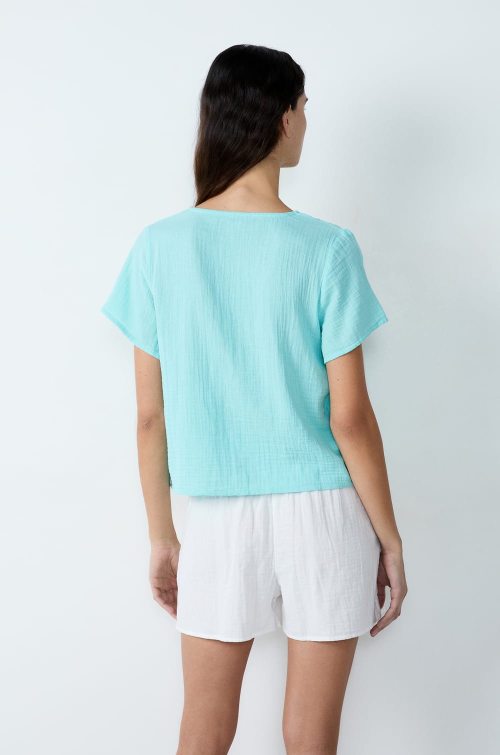 Short-sleeved cotton shirt with knots;${refinementColor}