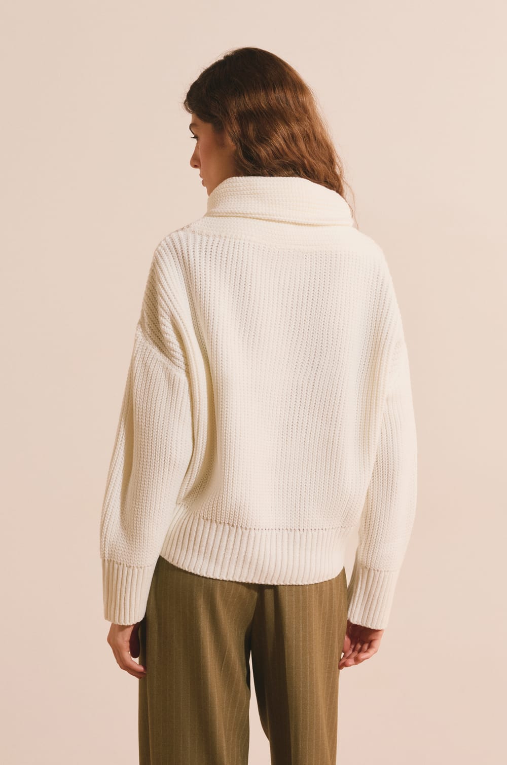 Pull avec d&eacute;tails boutons;${refinementColor}