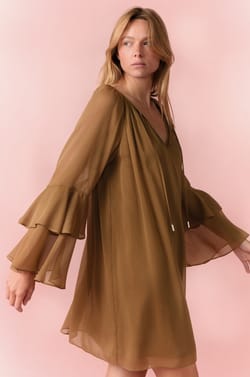 Robe courte avec manches &agrave; volants;${refinementColor}