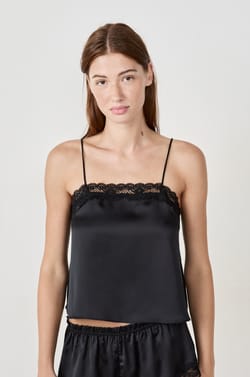 Caraco satiné avec dentelle;${refinementColor}