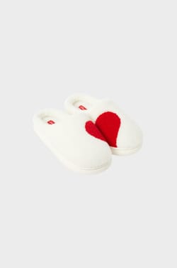 Chaussons mules en fausse fourrure à motif coeur;${refinementColor}