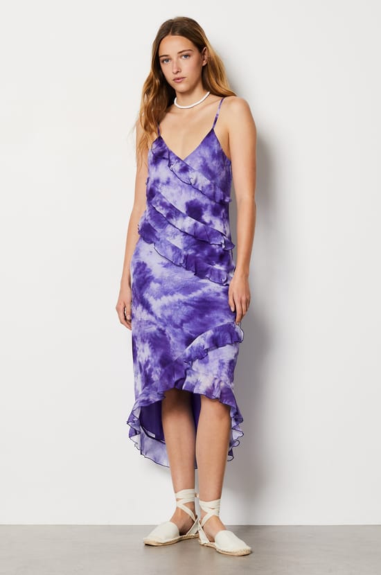 Robe longue à fines bretelles à volants;${refinementColor}