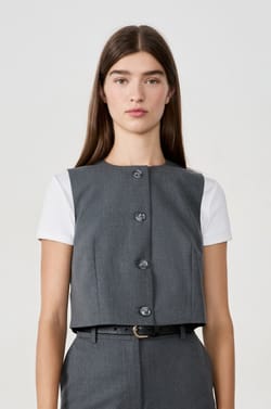 Short sleeveless cardigan;${refinementColor}