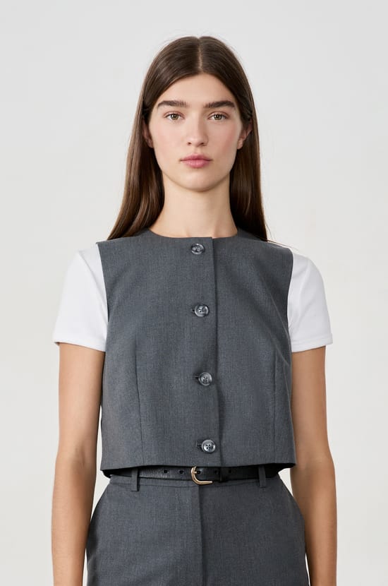 Short sleeveless cardigan;${refinementColor}