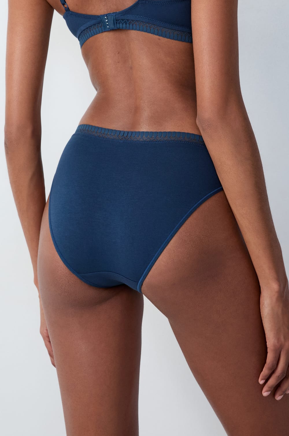 Cotton Brief;${refinementColor}