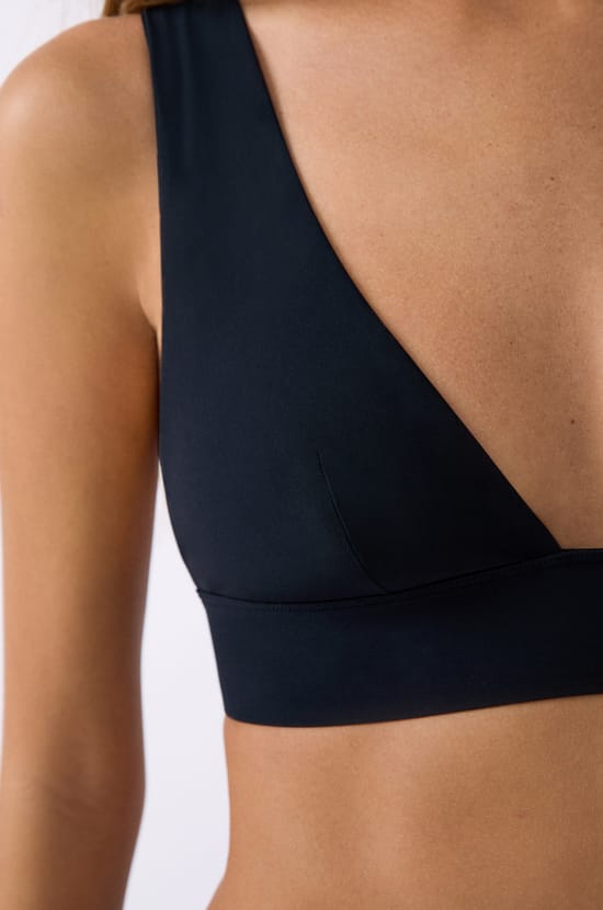 Triangle haut de maillot;${refinementColor}