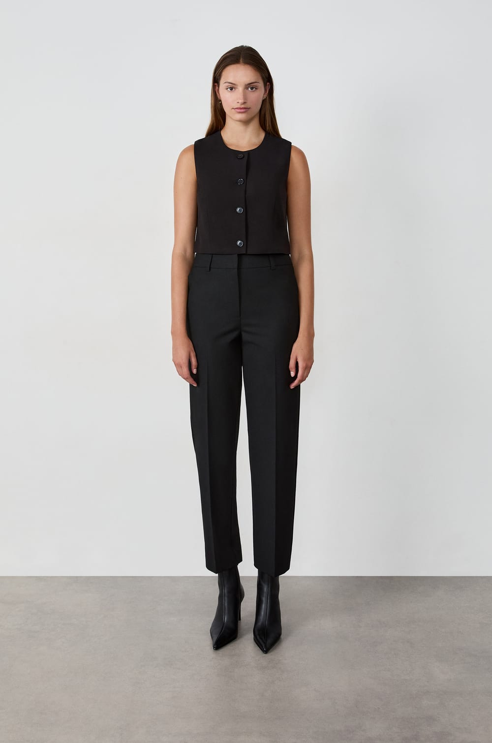 Top sans manches court avec boutons;${refinementColor}