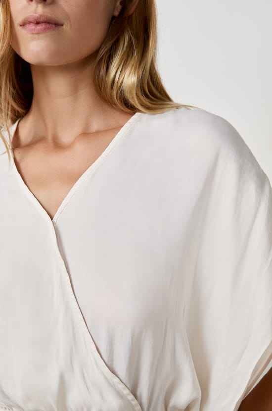 Top manches courtes satiné;${refinementColor}