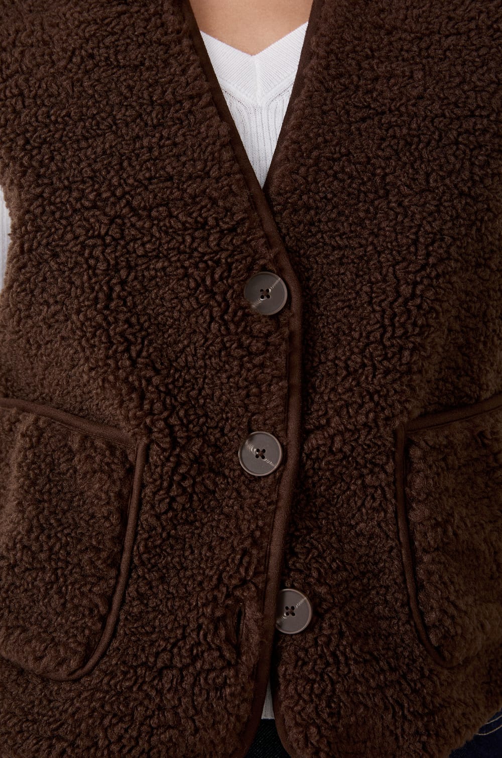 Sleeveless faux fur jacket;${refinementColor}
