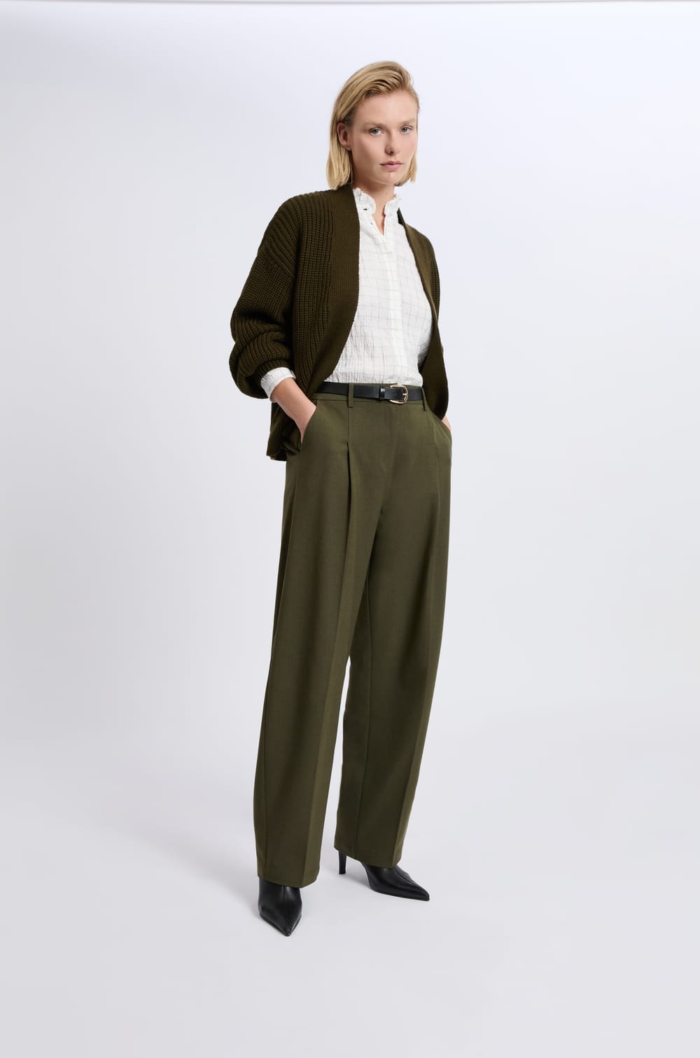 Wide Straight Trousers;${refinementColor}