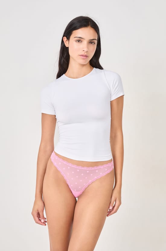 Tanga en dentelle à motifs;${refinementColor}