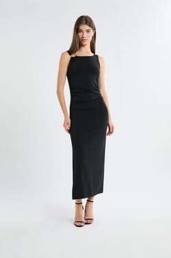 Robe longue &agrave; d&eacute;tails dor&eacute;s;${refinementColor}