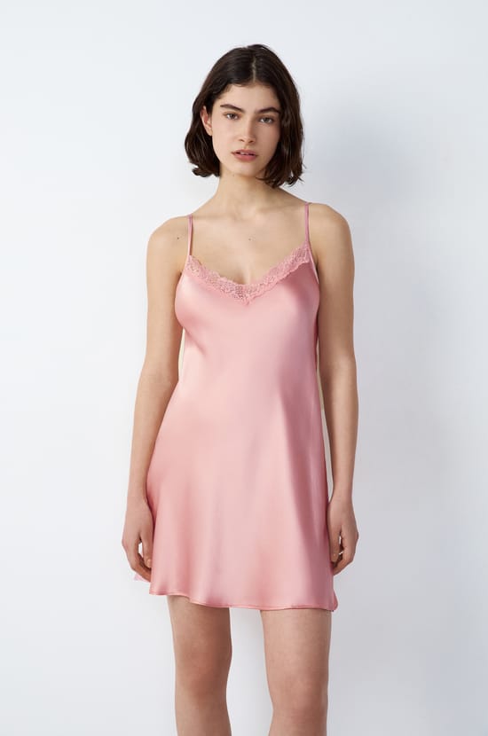 Camisón de seda con detalles de encaje;${refinementColor}
