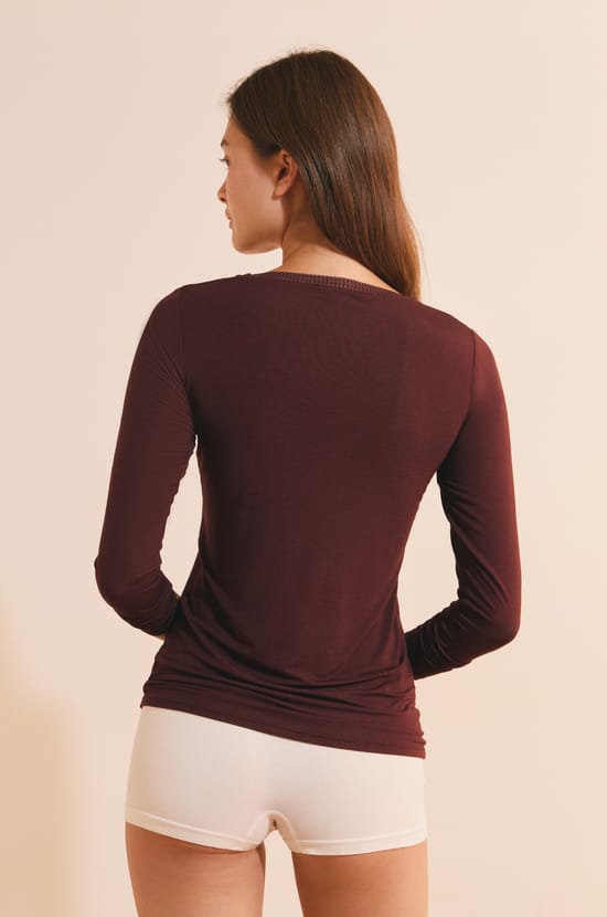T-Shirt mit V-Ausschnitt aus Thermostrick;${refinementColor}
