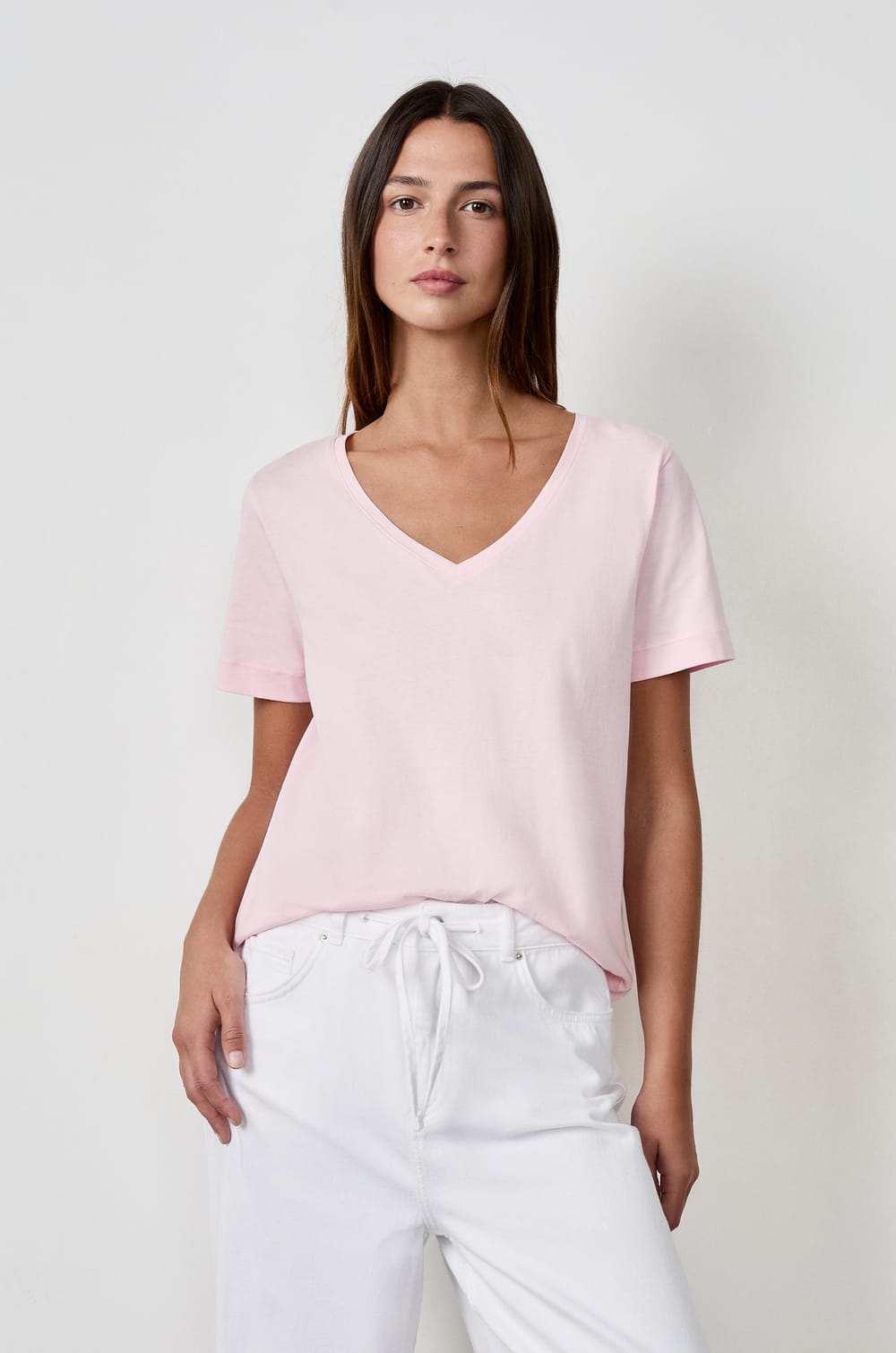 T-shirt col V manches courtes en coton;${refinementColor}