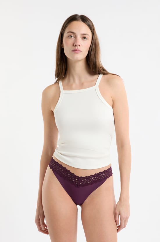 Tanga en microfibre et dentelle;${refinementColor}