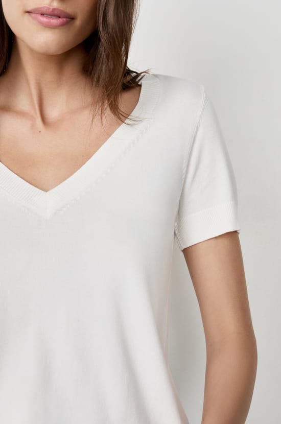 Pull col V manches courtes;${refinementColor}